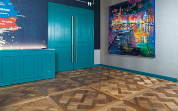 Panel parquet in modern office