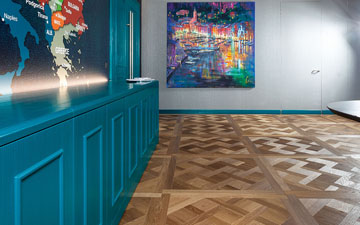 Panel parquet in modern office