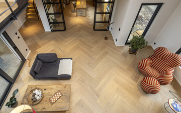 Exclusive herringbone in a special format